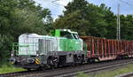 DB Cargo AG, Mainz [D] mit der angemieteten Nexrail vossloh  G 18 Lok (NVR:  92 80 4180 001-4 D-NXRL ) und einigen Güterwagen mit Stahlprodukten am 06.07.23 Höhe Bahnhof