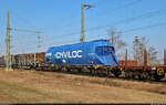 Blau wie der Himmel: Staubgutwagen für umweltgefährdende Stoffe mit der Bezeichnung  Uacs  (33 80 9324 102-8 D-VTG), im Verband eines gemischten Güterzugs Richtung Abzweig Halle