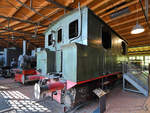 Die Lokomotive KL 2 hat als Besonderheit einen stehenden Röhrenkessel.