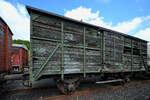 Dieser gedeckte Güterwagen der Verbandsbauart (Gm / G 10 / 631) wurde zu einem Gerätewagen (30 80 945 4 327-6) umfunktioniert.