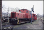 Klein Diesel Lokomotiven der Dampf Eisenbahn Weserbergland, vorne V 12 Gmeinder, am 6.4.1995 in Rinteln.