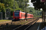 RB33 nach Duisburg und Heinsberg, der Zug der hier noch in Kohlscheid im Doppepack bei der Einfahrt zu sehen.