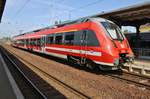 442 148-3 steht am 10.05.2018 als RE15 (RE18289) nach Dresden Hauptbahnhof in Hoyerswerda bereit.
