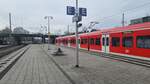 Eine BR 425 der S-Bahn Rhein Neckar mit der Zug-Nr  425  063-5  als S3 nach Mannheim steht in Karlsruhe Durlach.