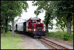 Zug 102 der Döllnitzbahn verläßt hier am 5.8.2023 um 10.45 Uhr planmäßig Oschatz in Richtung Mügeln.