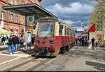 Zum Bahnhofsfest in Nordhausen steht der Triebwagen 187 019-5 auf dem Bahnhofsplatz.