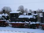 Immer auf die Kleinen auch 99 4603 bekam,am 04.Februar 2012,in Putbus eine ortenliche Schneemenge ab.