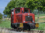 Die Diesellokomotive MV 8 Nr.3  Nahmer  von Orenstein & Koppel ist Solo auf der Strecke der Sauerländer Kleinbahn unterwegs.