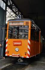 Schleifwagen 62 der Heidelberger Straßenbahn im Depot.