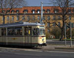 Ein TW der Linie 57 an der Haltestelle  Bahnhof Neustadt/Hansastraße.