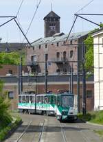 ViP-Verkehrsbetrieb Potsdam Gmbh mit der Tatra KT4D  ''253 & 153'', hier beim verlasssen des Hauptbahnhofes in Potsdam am 05.05 2023.