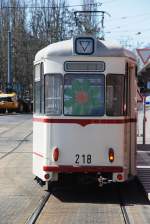 POTSDAM, 17.04.2010, historische Tram bei der Durchfahrt durch die Haltestelle Hauptbahnhof