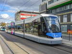 Straßenbahn Ulm Tw 54  Felix Fabri  als Linie 2 zum Science Park II am Theater, 03.10.2019.
