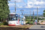 Auf dem letzten Teilstück vor dem Klinikum Zwickau erklimmt Triebwagen 910  die letzten Meter Steigung auf der Strecke.