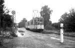Nürnberg-Fürther Straßenbahn__Tw 912 [DUEWAG/SSW 1940] mit Bw auf Linie 11 an der Endhaltestelle 'Herrnhütte'.