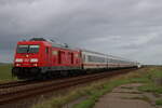 245 024 bespannte am 30.9.2023 einen Intercity aus Hamburg zur Fahrt nach Westerland auf Sylt.