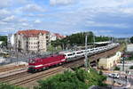 243 179-9 von Deltarail zieht einen VW Crafter Zug durch Berlin Köpenick in Richtung Wuhlheide.