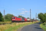 187 204 zieht einen Mischer durch Güterglück in Richtung Magdeburg.