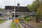 Das Bahnhofsgebude in Lauscha (Thr) am 04.05.2024.