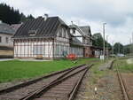 Im Thüringer Wald gelegen der Bahnhof Stützerbach.Aufgenommen von einem Bahnsteigüberweg am 31.August 2021.