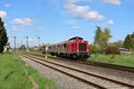 ELV 211 019-5 (V100 1019) verlässt mit ihrem Sonderzug vom Bahnhofsfest in Stockheim den Bahnhof Beienheim auf der Rückfahrt nach Hanau.
