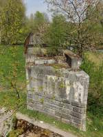Stillgelegte Eisenbahnbrcke (||) - Von der 1969 stillgelegten und 1971 abgebauten, 9 km langen Bahnstrecke von Sigmaringen nach Krauchenwies ist am 23.04.2011  zwischen Sigmaringen und