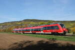DB Werdenfelsbahn 2442 712 als  Ski-Express  Richtung Würzburg, am 17.10.2022 in Thüngersheim.