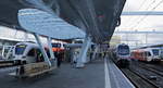 Die Bahnsteigüberdachungen von Arnhem Centraal nehmen die geschwungenen Formen des Bahnhofsgebäudes auf.
