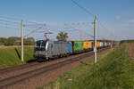Railpool 193 155-9 (unterwegs für TX Logistik) mit einem bunten KLV-Zug am 01.05.2024 auf dem Weg in Richtung Berlin.