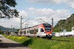 Ein Vias - Triebzug am 08.05.2024 in Richtung Frankfurt auf der rechten Mittelrheinbahn bei Braubach.