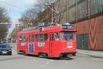 Ein zweites Mal begegnete mir der auffällig rote  Pub-Wagen  am 12.5.2022 im Stadtteil Hietalahti, theoretisch auf Linie 6 fahrend.
