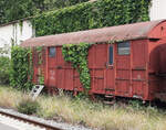 Bei der Vorbeifahrt im Bahnhof Agde entdeckt: ein 'grüner' Güterwagen.