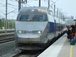 TGV Rseau (?) (TGV 551) von Strassbourg nach Le Havre fuhr gerade am Bhf.