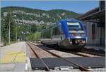 Nicht nur die Auskunft in Morez war hervorragend, ohne weiteres durfte ich auch auf dem dafür vorgesehen Übergang auf den gegenüber liegenden Bahnsteig, um den Der SNCF X 73657, der als
