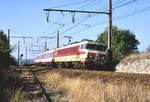 Die CC6528 der SNCF ist mit dem Rapide  Le Capitol du Matin  aus Toulouse nach Paris unterwegs.