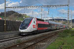 TGV Lyria 4720 durchfährt am 27.03.2023 den Bahnhof Gelterkinden.