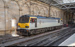 GBRf 92 044  Couperin  ist die letzte Lok der Class 92, die immer noch im British Rail Design rumfährt.