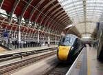 Die GWR steht im wunderschönen Bahnhof London Paddington bereit für die Abfahrt.