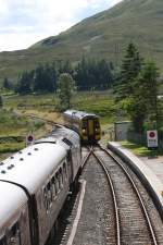 Zug der First Scotrail trifft den Royal Scotsman in Anachsheen