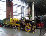 Replika der Stephenson's Rocket Lok im Nationalen Eisenbahnmuseum in York.
