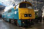 In der großen Fahrzeughalle des National Railway Museum in York steht auch diese sechsachsige D 1023 der British Rail.