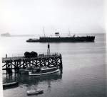 Die Train Ferry (Fhrschiff) Harwich - Zeebrugge fhrt ab in Richtung Kontinent, beladen mit zahlreichen und auf dem hinteren Deck teilweise sichtbaren Gterwagen.