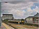 Ein South Eastern Trains Service nach Ashford erreicht den Bahnhof von Canterbury West.