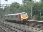 Ein dieselbetriebener Virgin Train fhrt am 17.8.06 durch Heaton Chapel in Richtung Stockport.