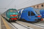 Am 1.10.2016 kam es in Venezia Santa Lucia zu diesem Treffen zwischen dem R2708 nach Verona Porta Nuova und 360 013-6 als R20677 nach Ferrara.