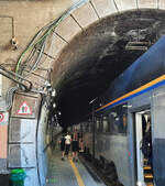 Im Bahnhof Vernazza wird grösstenteils im Tunnel ein- und ausgestiegen.