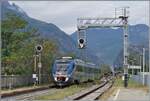Der FS Trenitalia Aln 501/502 056 MD  Minuetto  verlässt den Bahnhof von Pont S.Martin.