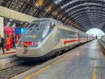 E.404 mit einem Intercity in Milano Centrale, 26.07.2022.