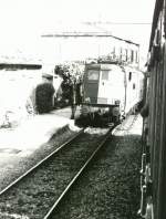 E 424 092 wartet an einem warmen Frhlingsabend des Jahres 1983 die Zugkreuzung mit einem aus Bolgona kommenden Locale ab. 