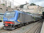 464 706 am 02.03.2024 um 15:58 Uhr mit einem Regionalzug im Bahnhof Genova Piazza Principe.